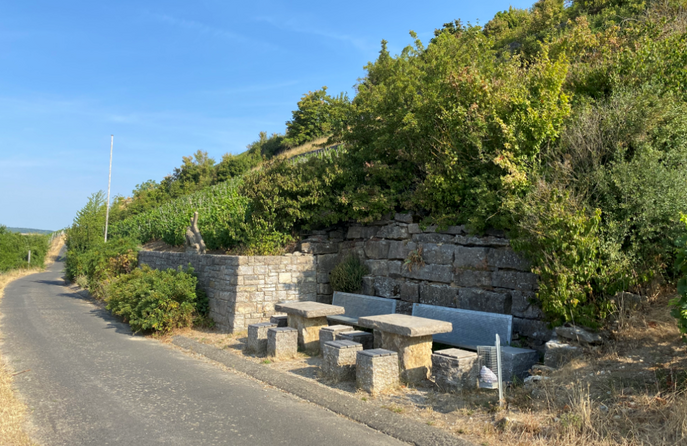 Ort für Brotzeit am Alten Weinberg am Pfülben