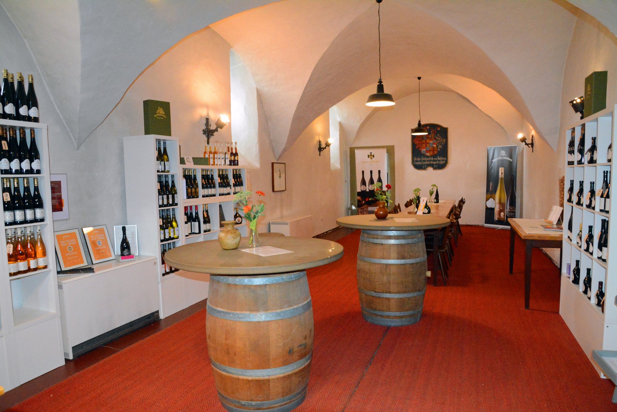 Ein Blick in die Vinothek vom Weingut Schloss Sommerhausen. 