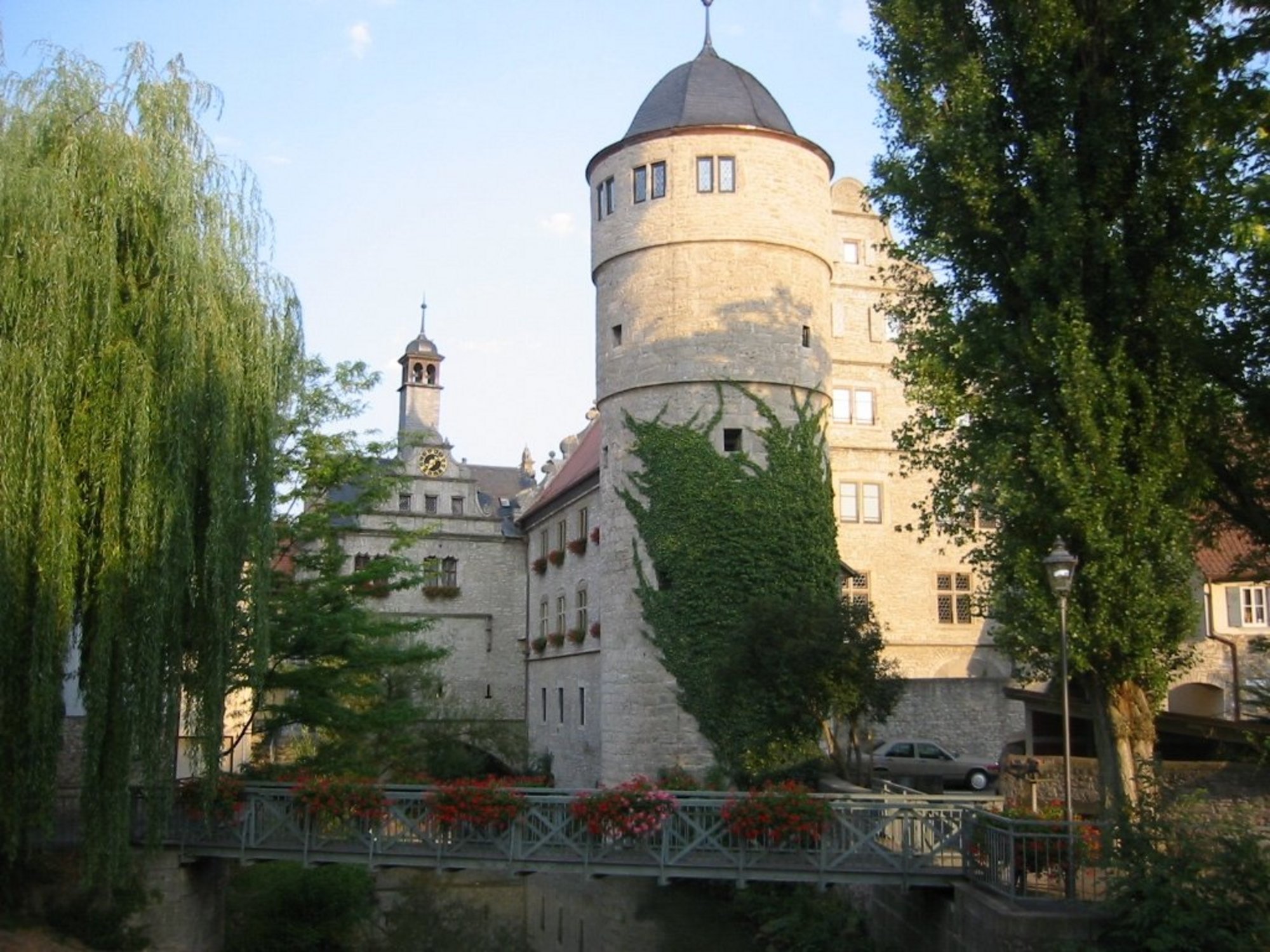 Schwarzer Turm mit Rathaus
