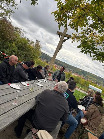 Start zum Weinerlebnisspaziergang am Aussichtspunkt Fahr