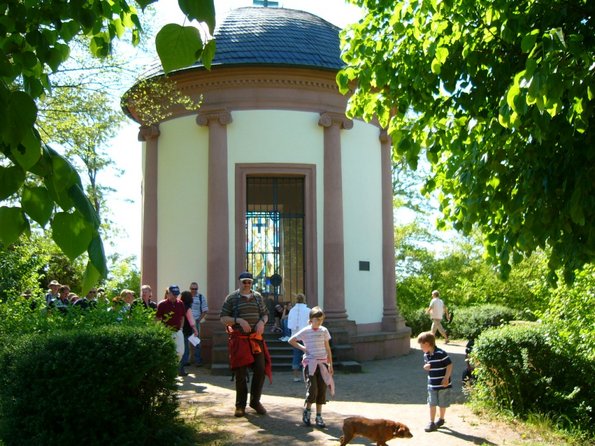 Blick auf den Pavillon Belvedere in Wasserlos.